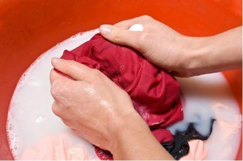 Cách bảo quản áo đồng phục khi giặt áo