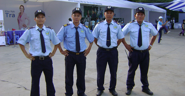  khách hàng mua đồng phục bảo vệ có in logo tại Minh Quang luôn tiết kiệm được tối đa chi phí