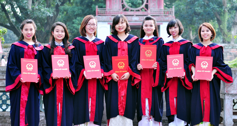 áo tốt nghiệp đã trở nên quen thuộc với người dân Việt Nam chúng ta